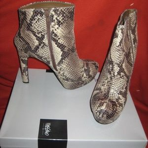 Mossimo Snakeskin look ankle boots 6M high heels